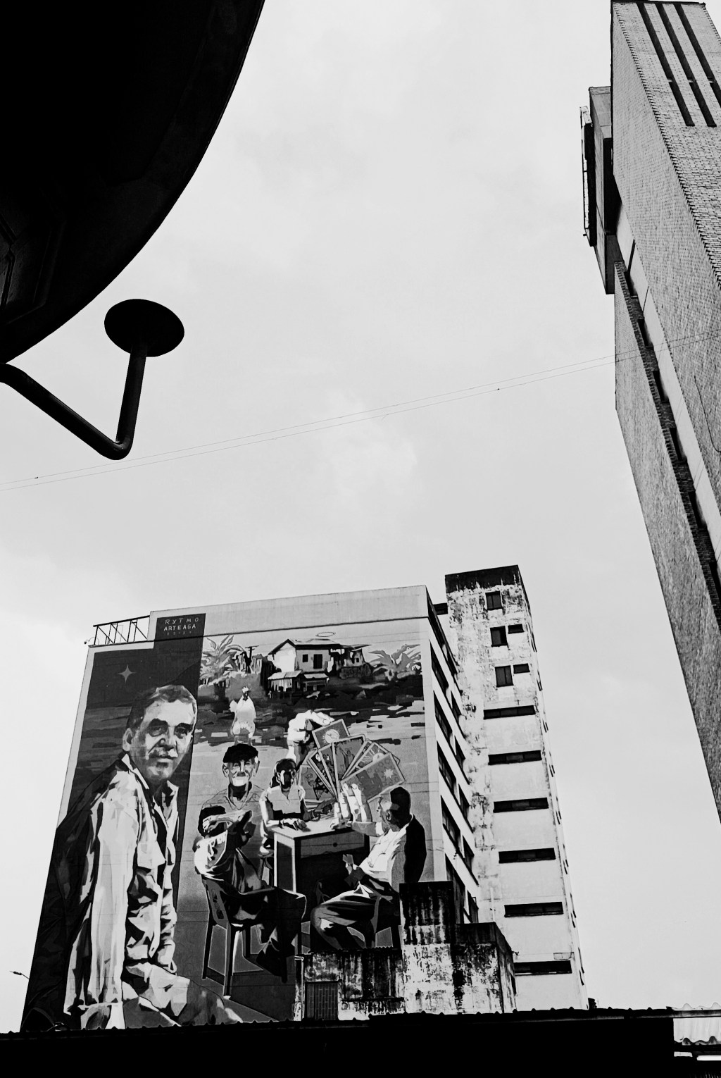 Lights and Shadows in San Victorino: Gabo Facing the Masonic Mirror